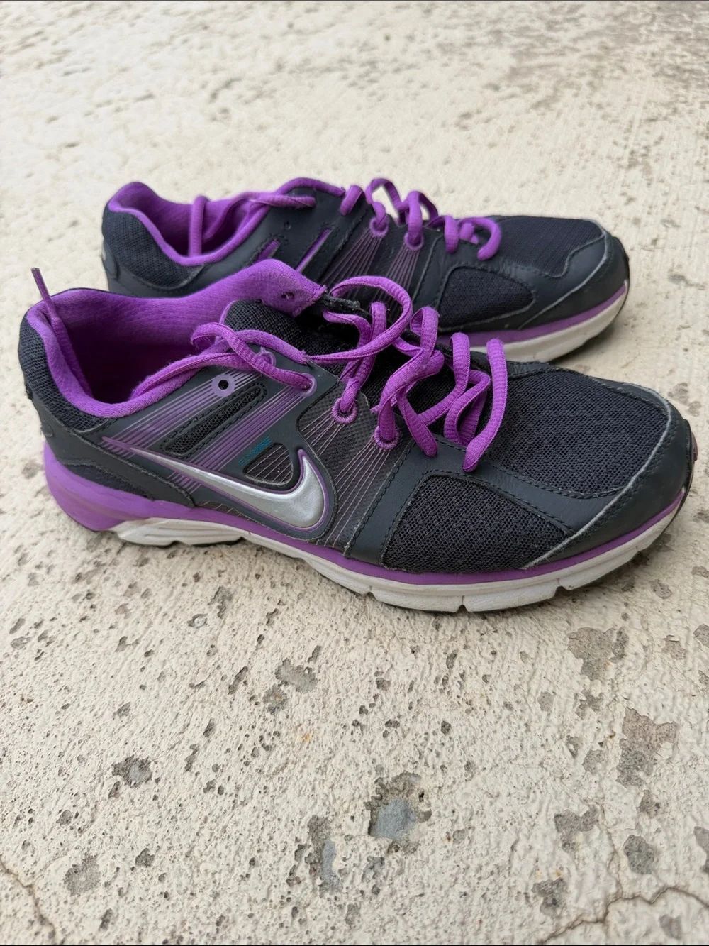 Nike Women's Black and Purple Athletic Running Shoes